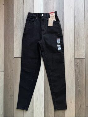 Levi’s High Waisted Mom Jeans Black 24x29 NWT